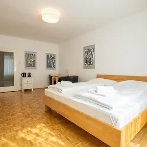 central-living-stephansdom-apartments.vienna-besthotels.com/